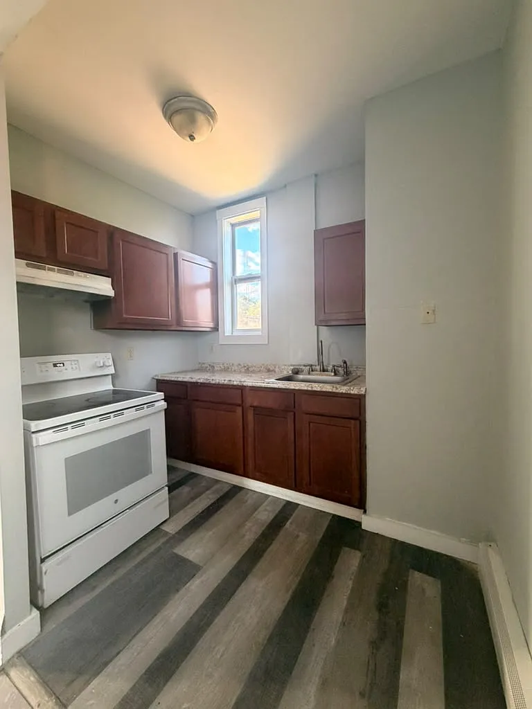 3 bed, 1278 sqft, $1,490 — Photo 2
