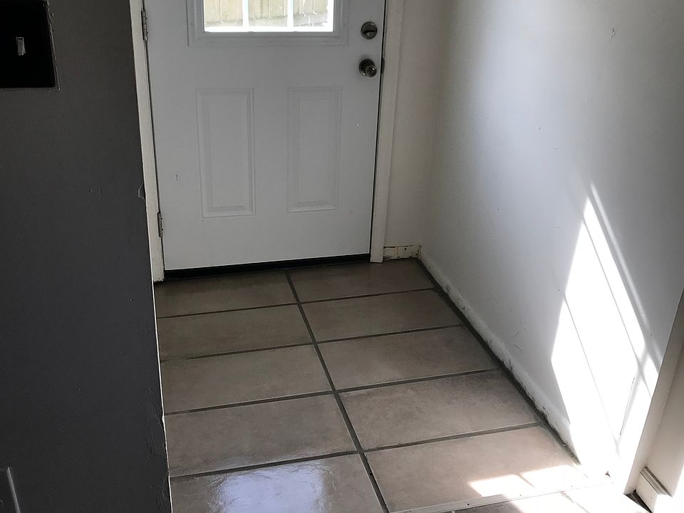 1st image of 1723 Oakfield Ave