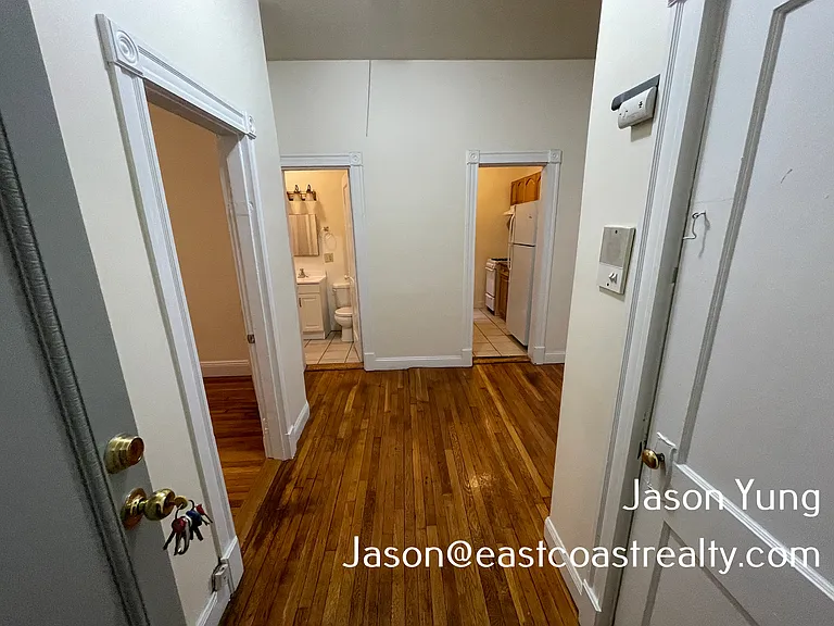 27 Queensberry St #2 — Photo 9