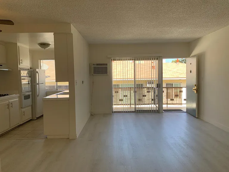 1123 S Sherbourne Dr #202 — Photo 7