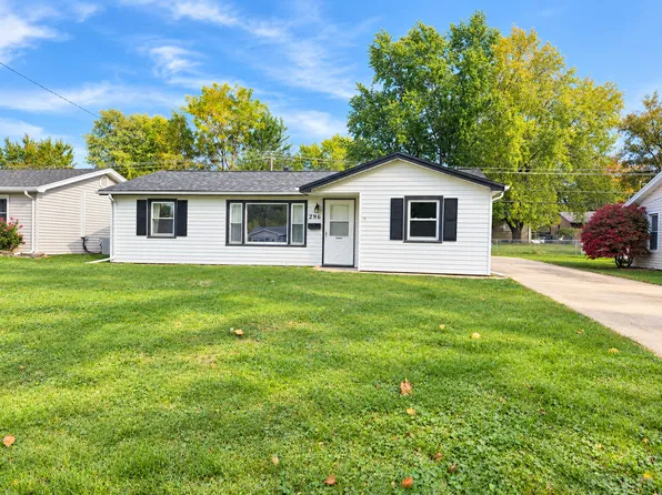 296 N Levasseur Ave, Bourbonnais, IL 60914