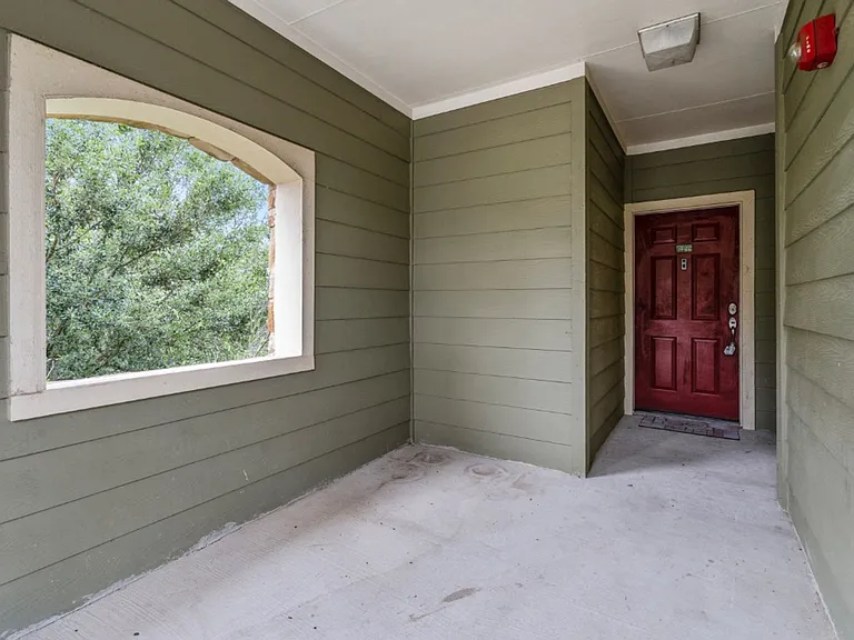 6810 Deatonhill Dr #1200 — Photo 2