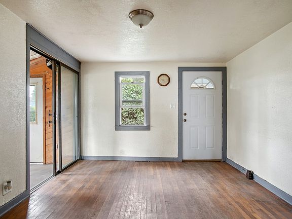 2nd image of 920 9th St