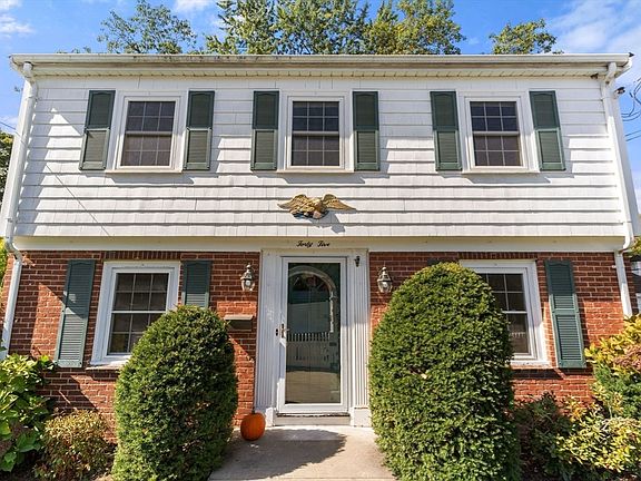 2nd image of 45 Commonwealth Ave