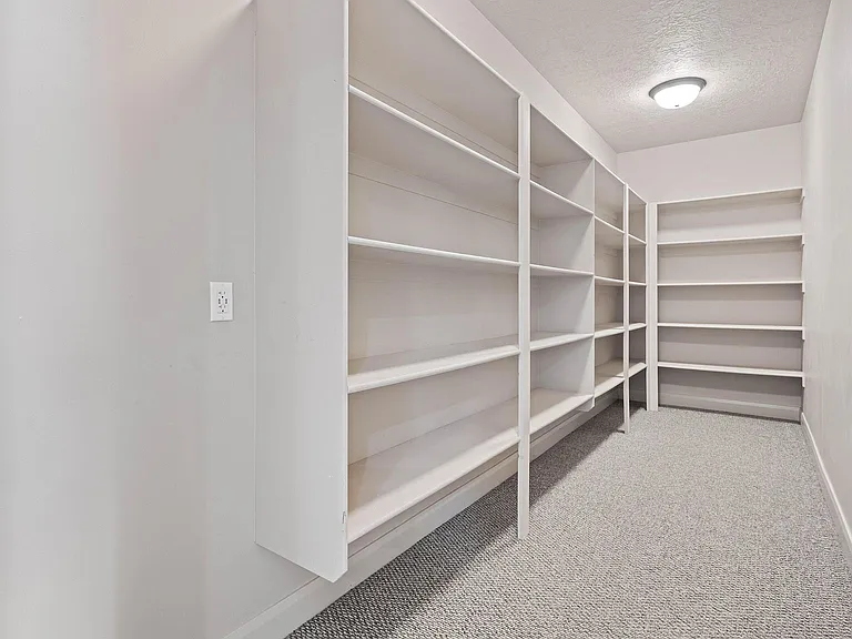 935 E Crooked Creek Dr — Photo 12