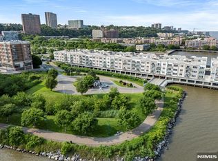 108 The Promenade #108, Edgewater, NJ 07020