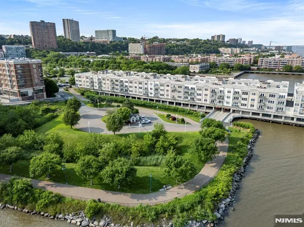 108 The Promenade #108, Edgewater, NJ 07020