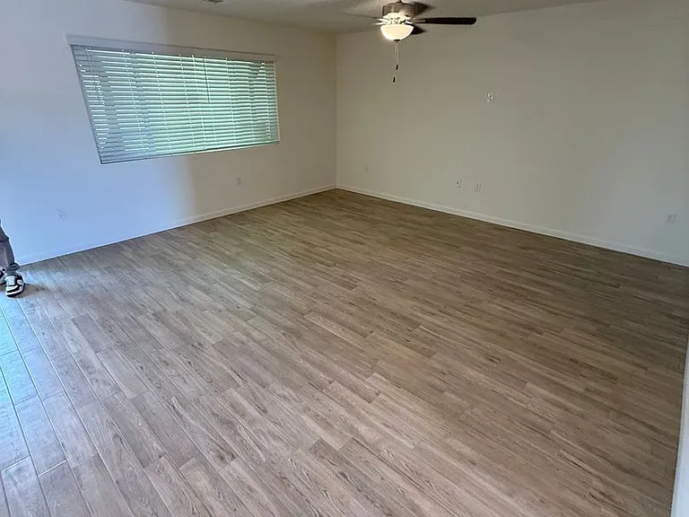 301 Stork Ct — Photo 8
