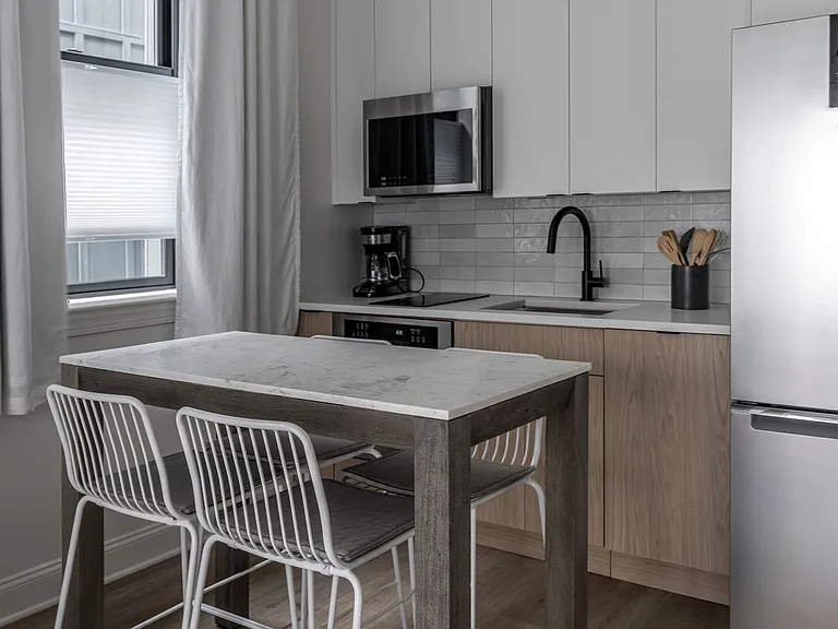 Luxury On Pine — Photo 6