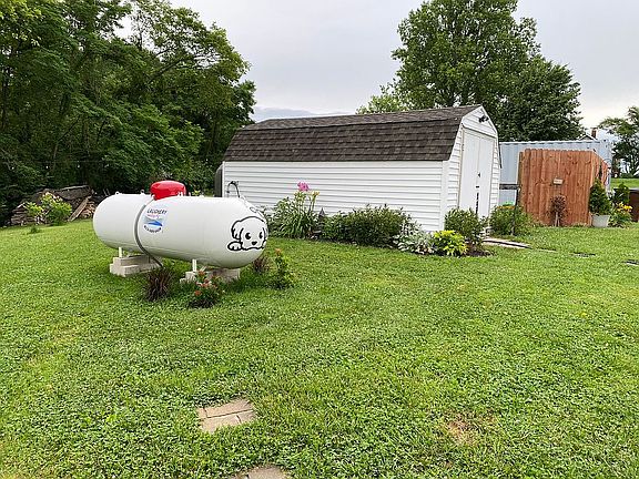 2nd image of 7815 Hartford Ridge Rd