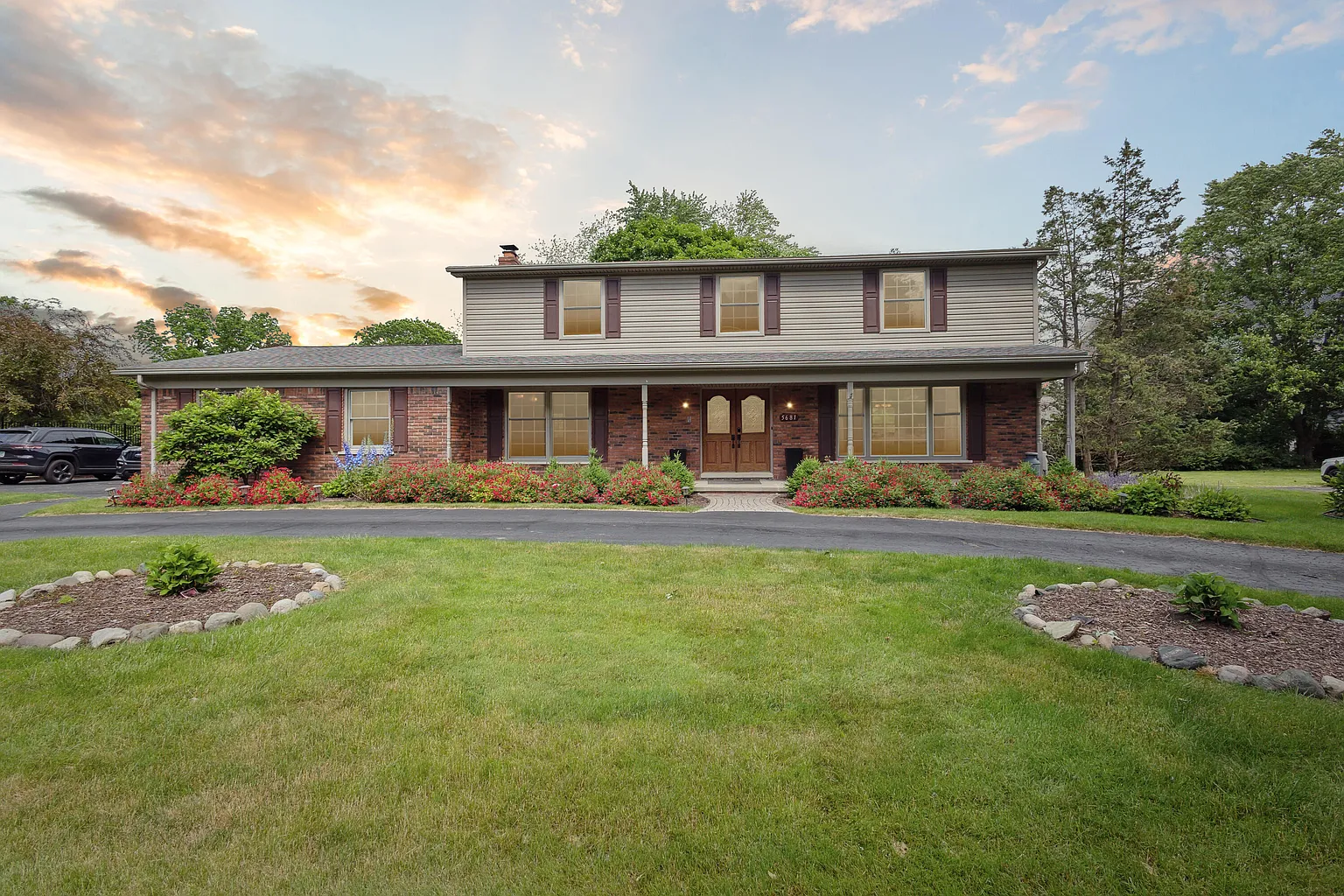 5681 Beechview Dr photo 1