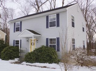 206 Grove St, Northampton, MA 01060