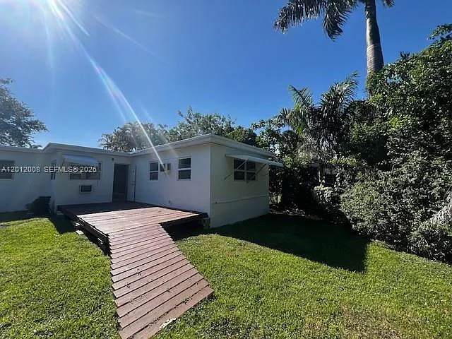 4548 SW 33rd Ave #M — Photo 3