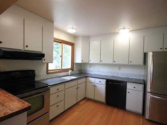 5th image of 447 Karrow Ave
