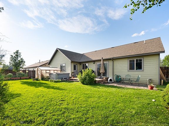 3rd image of 56 Thatch Wood Ln
