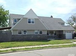 321 Pacific Blvd, Long Beach, NY 11561