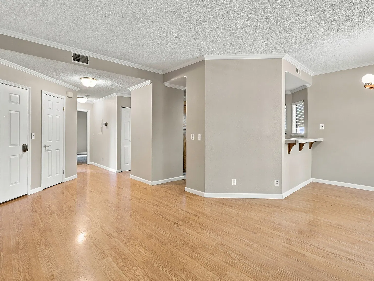 2 bed, 1041 sqft, $3,600 — Photo 4