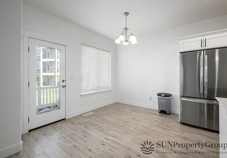 288 W 730 N — Photo 9