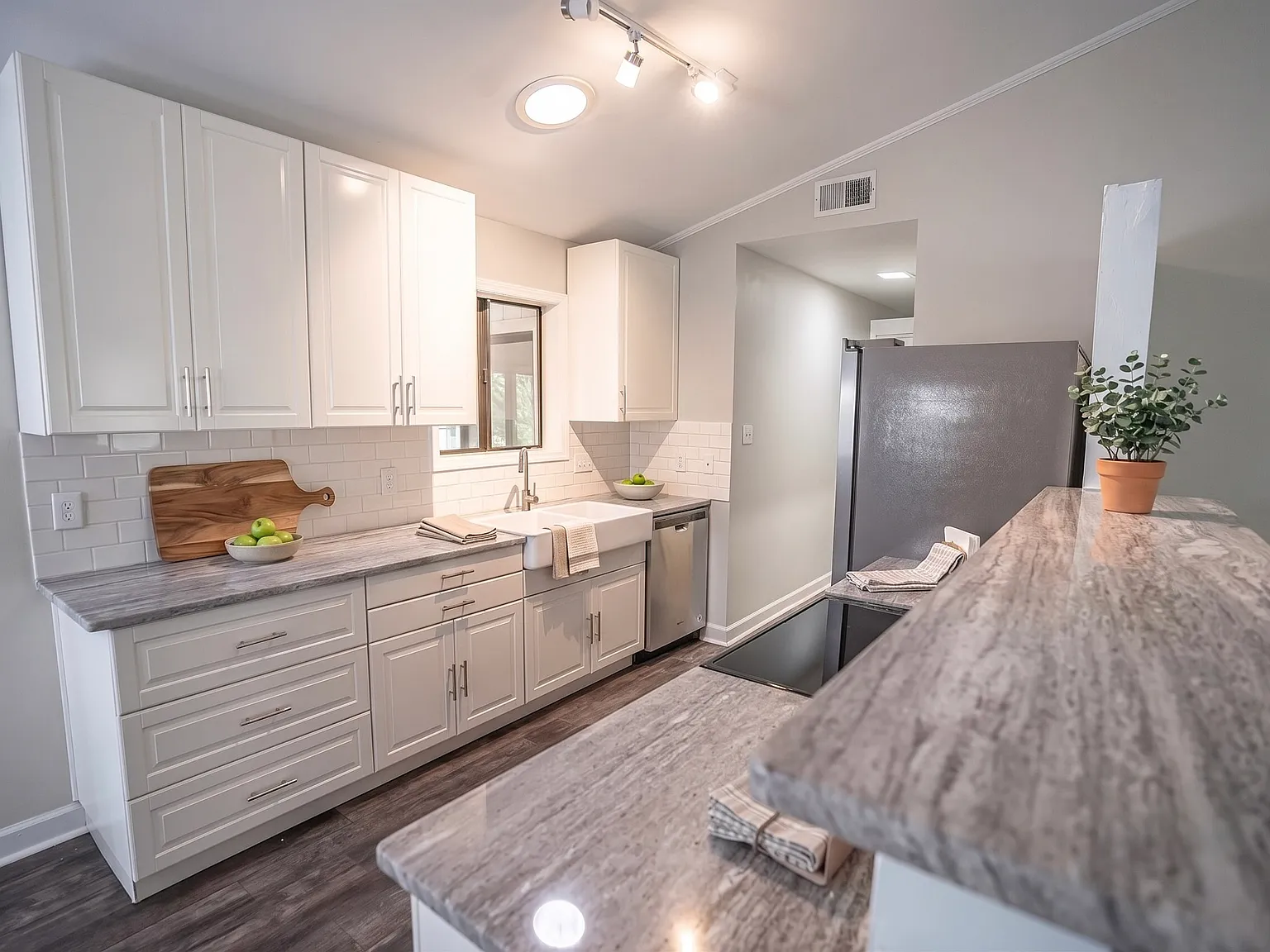 3 bed, 1866 sqft, $2,200 — Photo 3