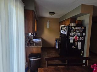 414 W 2nd St, Arthur, IL 61911