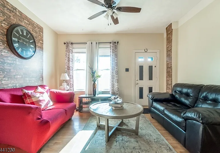 19 Railroad Ave — Photo 5