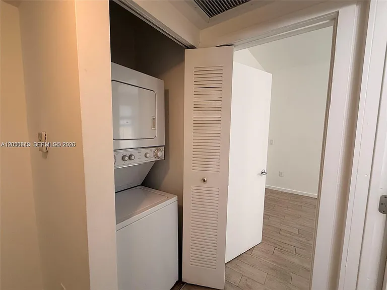 1611 Meridian Ave #202 — Photo 10
