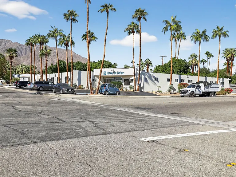 588 E. Mel Avenue - Hermosa Palms — Photo 16