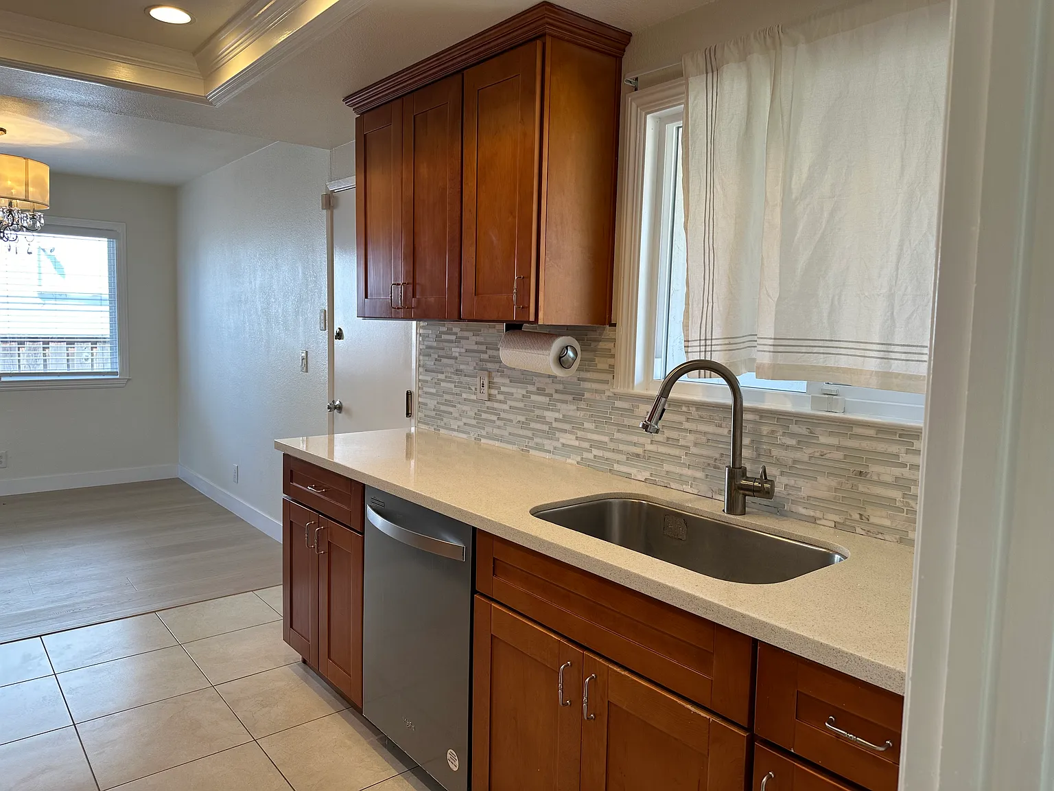 3 bed, 1376 sqft, $4,300 — Photo 1