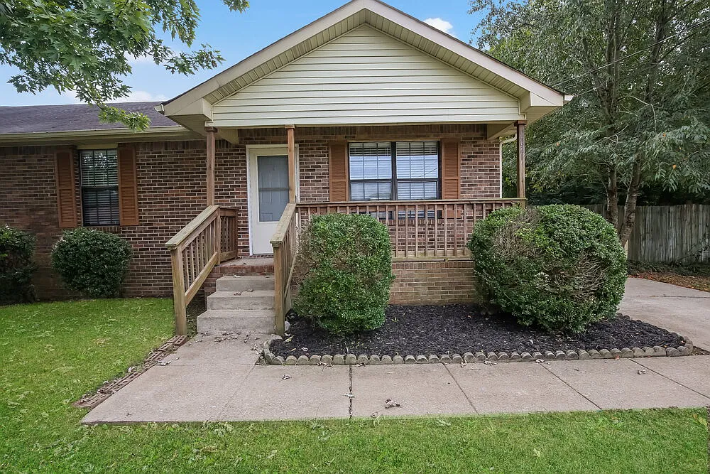 3 bed, 2.0 bath, 1215 sqft, $1,925 — Photo 3