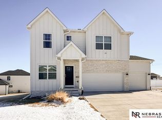 8811 S 65th St, Papillion, NE 68133