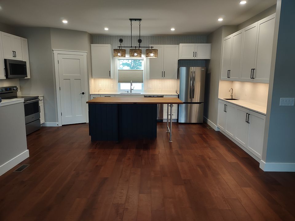 1st image of 300 W Crawford Ave