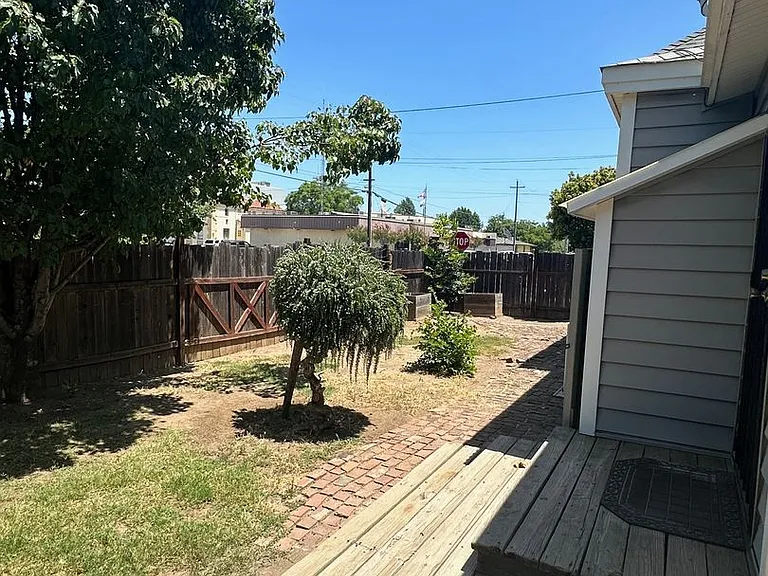 203 S Murdock Ave — Photo 16