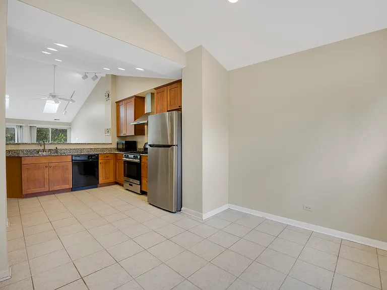 3073 Kentshire Cir — Photo 2