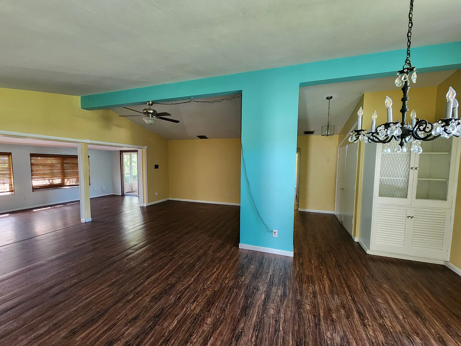 1266 W Wellington Dr — Photo 3