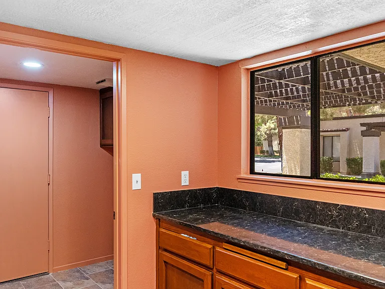 316 Monterey Dr — Photo 14