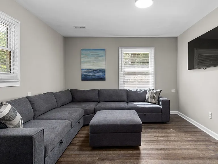 1048 Ivy Ln — Photo 34