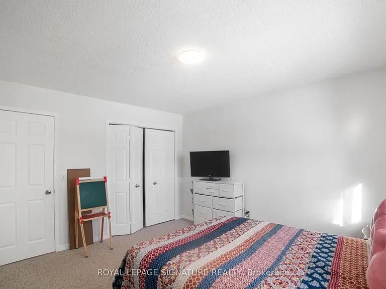 25 Meadowvale Dr #3 — Photo 16