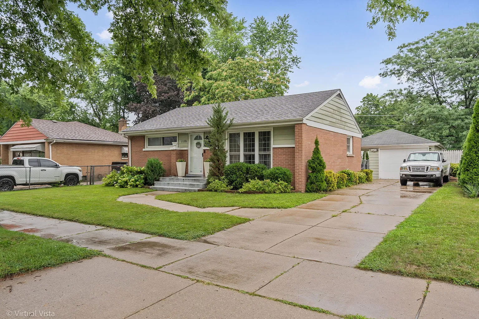 1181 Hiawatha Dr photo 1