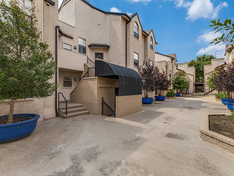 3901 Travis St #102 — Photo 13
