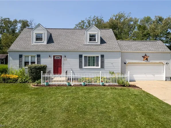 4544 Garrett Dr, Barberton, OH 44203