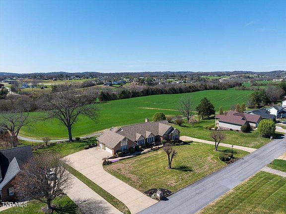 2nd image of 185 Appian Way