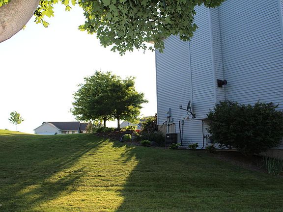 5th image of 7860 Crispen Ct SE