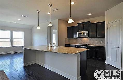4th image of 671 Sailors Ave