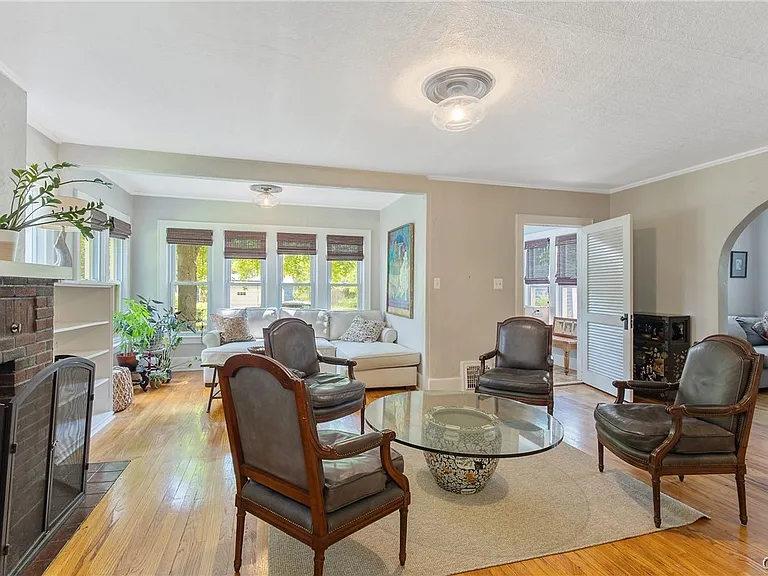 562 Buckingham Ave — Photo 6