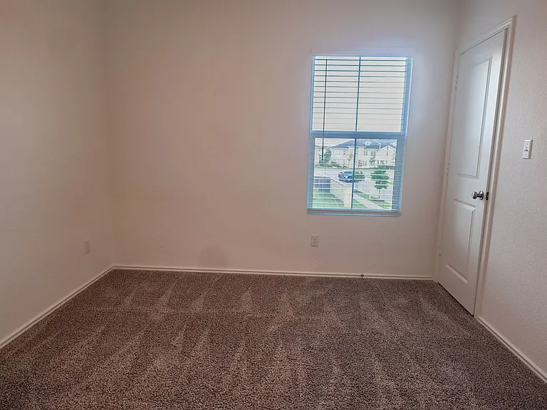 1321 Weatherford Ln — Photo 24