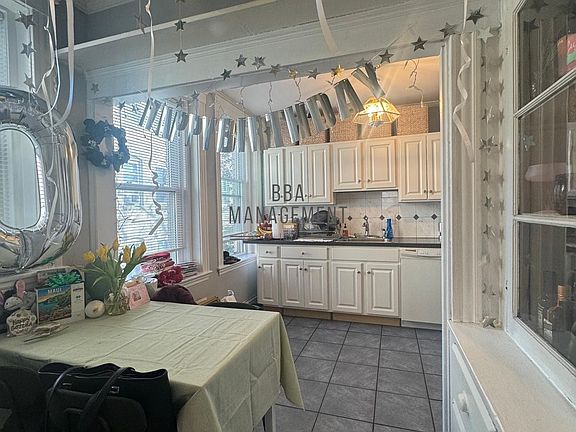 3rd image of 98 Strathmore Rd APT 4