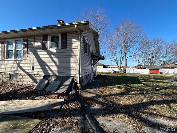 5th image of 121 W Maple St