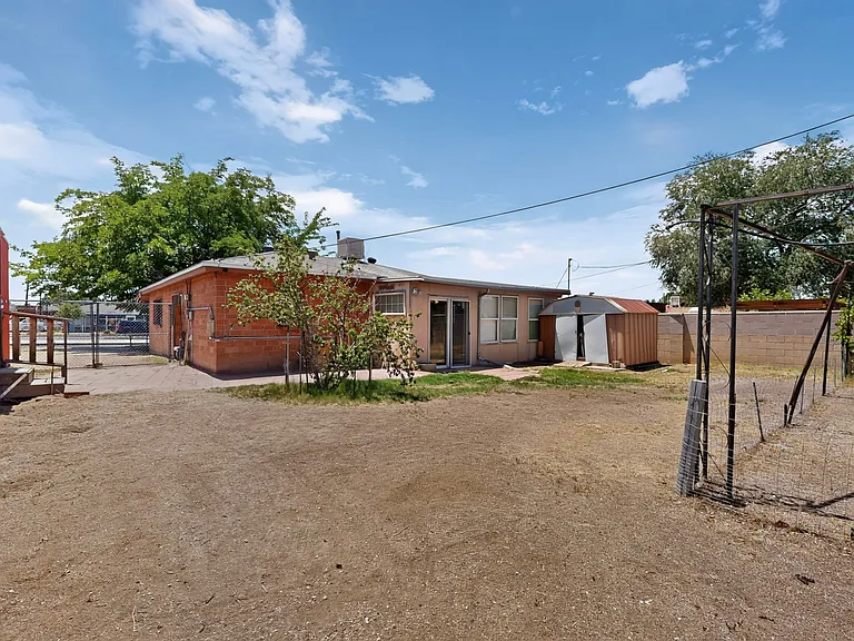 8715 Menaul Blvd NE — Photo 31