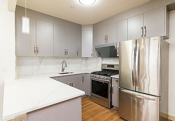 3rd image of 42-22 Crescent St #5C