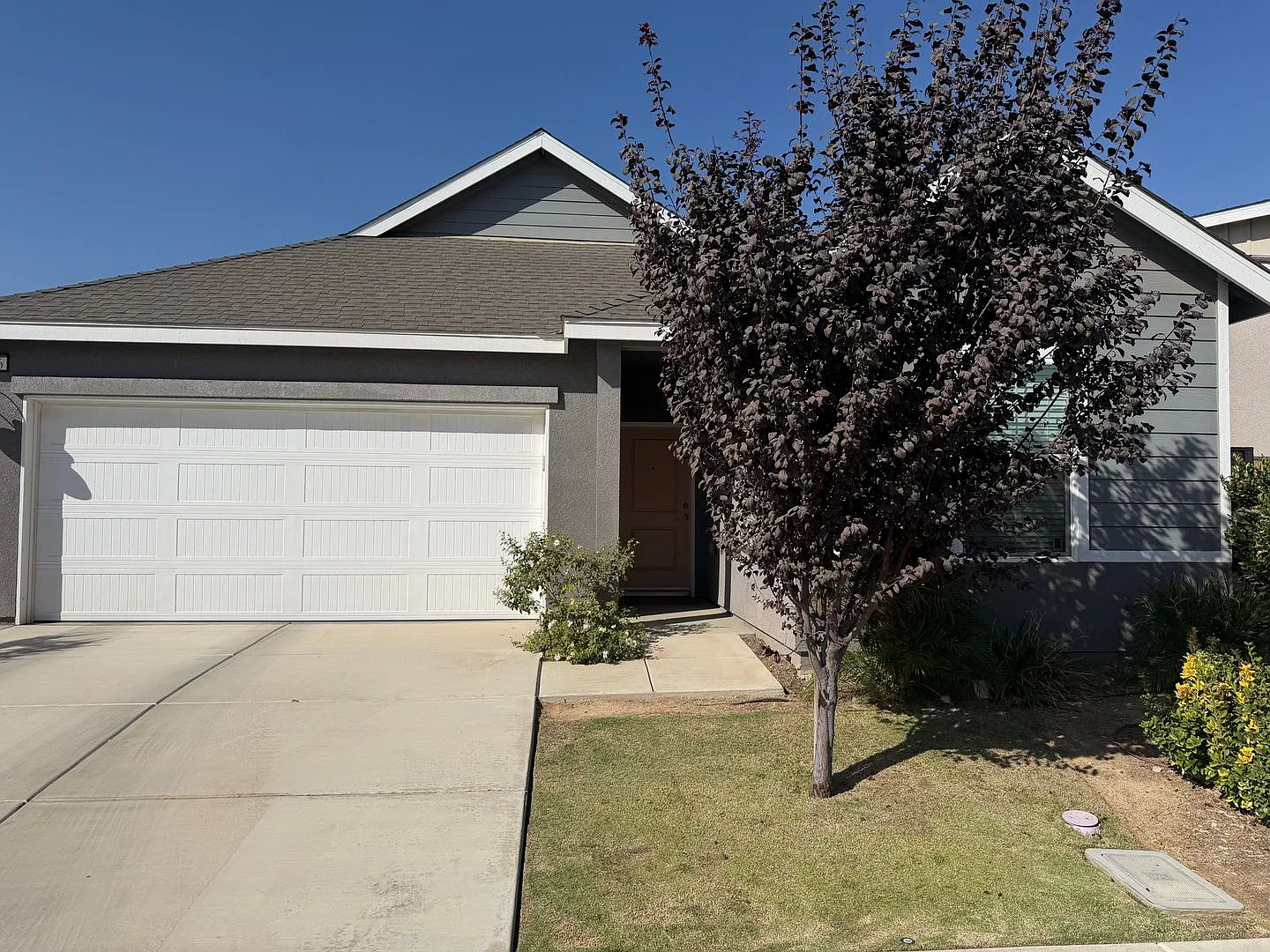 NW/Shafter Newer Home - 3+2 Perfect Location — Photo 1